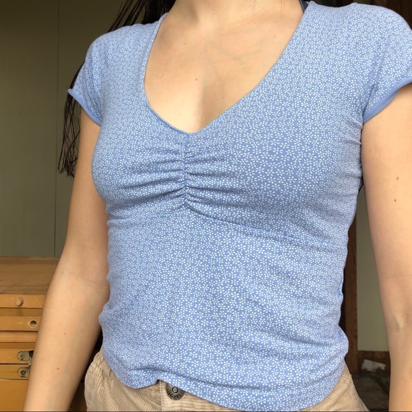 Brandy Melville Tee - Picture 2 of 5